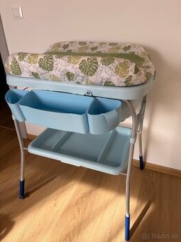 Prebalovací pultík s vaničkou Chicco