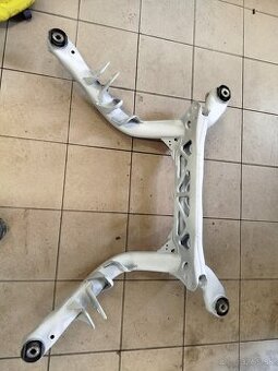 Zadná nápravnica Audi A4 B8