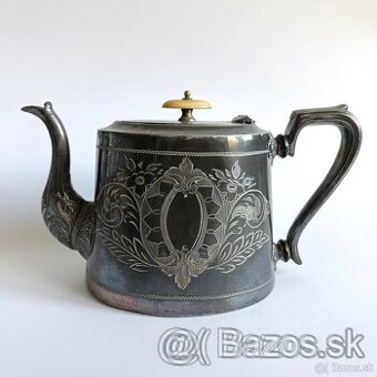 Tradičný postriebrený viktoriánsky čajník s rohovinovou úchy