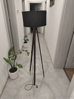 Predám stojacu lampu
