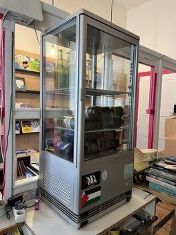 Chladnička, mraznička, chladiaca vitrína, projekčné plátno,