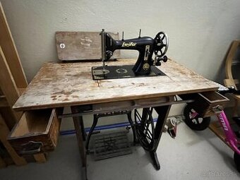 Šijací stroj - stôl