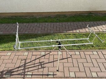 Stojan esox tripod et