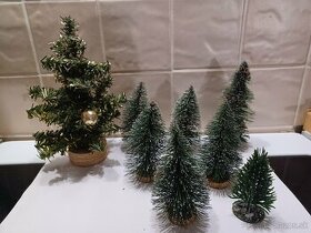 Malé vianočné stromčeky a reťaze