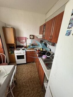 NA PREDAJ: 2-izbový byt v pôvodnom stave, ideálny na rekonšt