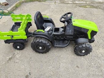 Detský traktor na baterky s vlečkou