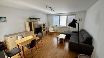 Prenájom 2 izbový byt, Saratovská ulica, Bratislava IV. Dúbr
