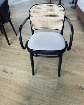 Predám dizajnovú stoličku z ohýbaného dreva Thonet štýl