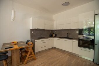 3 izbový byt s balkónom, námestie Iglovia,  Spišská Nová Ves