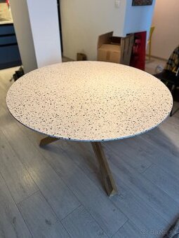 Predám jedálenský stôl •119cm•