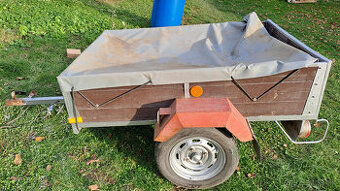 Privesny vozik s plachtou