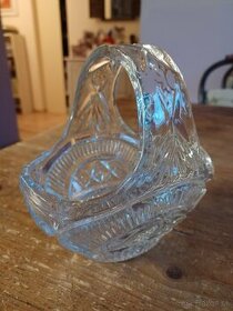 Košík z lisovaného skla