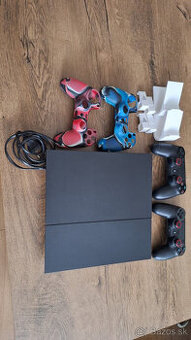 PlayStation 4 (1 TB) Console + 2x controller with skin