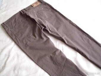 Armani  pánske rifl. nohavice  s elastanom   XL 38/34