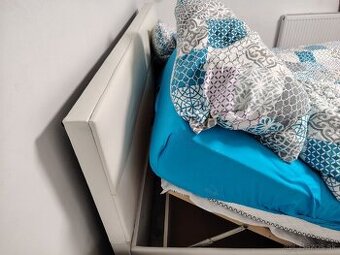 Manželská posteľ 180x200cm.