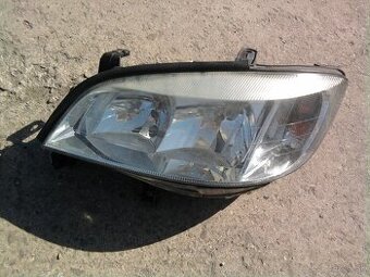 Predam na opel zafira predne a zadne svetla