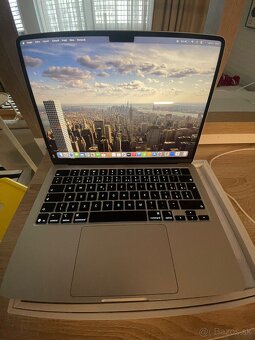 MacBook air 13 M4