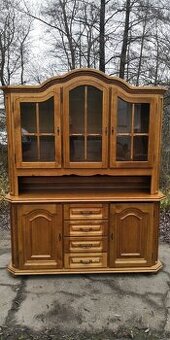 Rustikálny masívny priborník