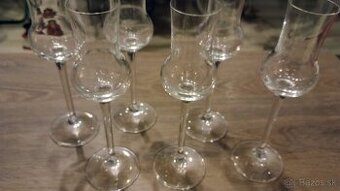 Poháriky na stopke na alkohol