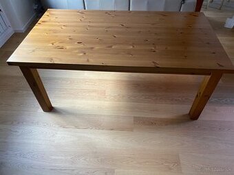 Masívny drevený stôl IKEA