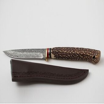 Lovecký nôž s leptanou čepeľou