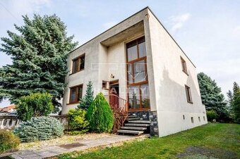 6 izbový rodinný dom s veľkým potenciálom, vhodný na...