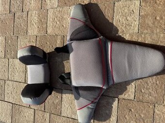 Thule opora hlavy a trupu