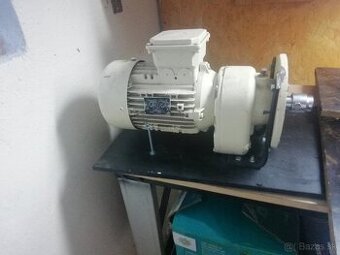 Elektro motory 1.5 kW plus prevodovka 80 otacok