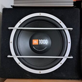 JBL Subwoofer do auta