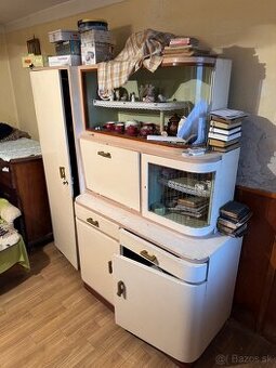 Kredenc - Kuchynská skriňa