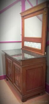 Predám starožitný toaletný stolík.