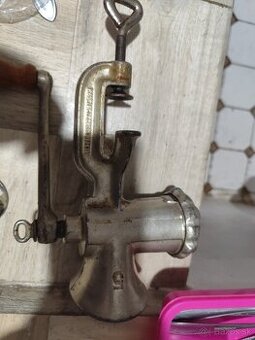 predam mlyncek na maso