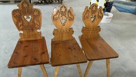 drevené stoličky, lavica a dva stoly - 1