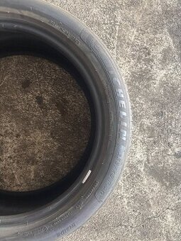 255/45R20