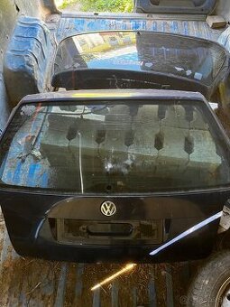 Zadné (kufrové) dvere na Passat variant