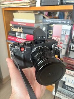 Leica X Vario + Leica EVF2 a veľa príslušenstva.