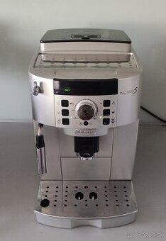 Predam kavovar Delonghi  Magnifica S