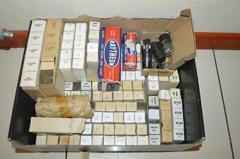 predam plnu krabicu vintage elektronok/elektroniek