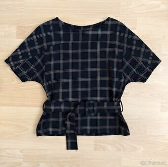 Dámsky čierny top/tričko s krátkym rukávom a opaskom (Zara)