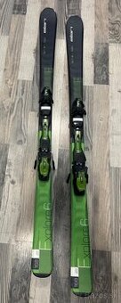 Zjazdové lyže Elan a prilba - 1