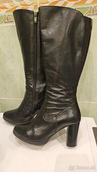 Dámske čierne čižmy Lasocki č. 37