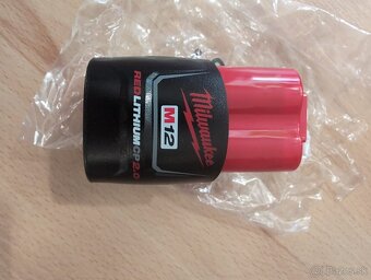 Baterie a nabijacka  Milwaukee M12 RED LITHIUM
