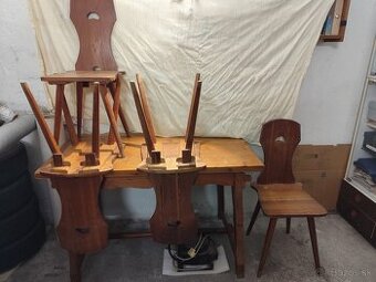 Stôl so stoličkami