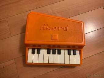 retro hracka klavirik