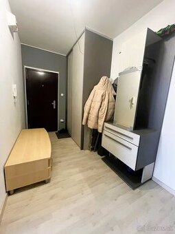 Veľký,zariadený,slnečný 3 izb.byt s loggiou,Levice Vinohrady