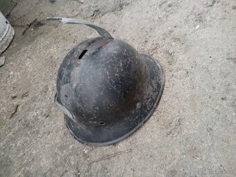 Prilba.nožnice.naradie.cinovy tanier