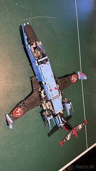 Predám závodní Lego stíhačku která obsahuje motorizovaný