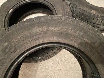 Michelin Agilis 215/70 R15 C