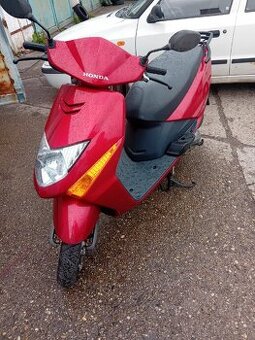 Honda Lead 100