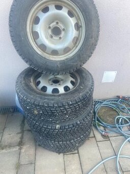 predám kolesá na daciu duster 2012
